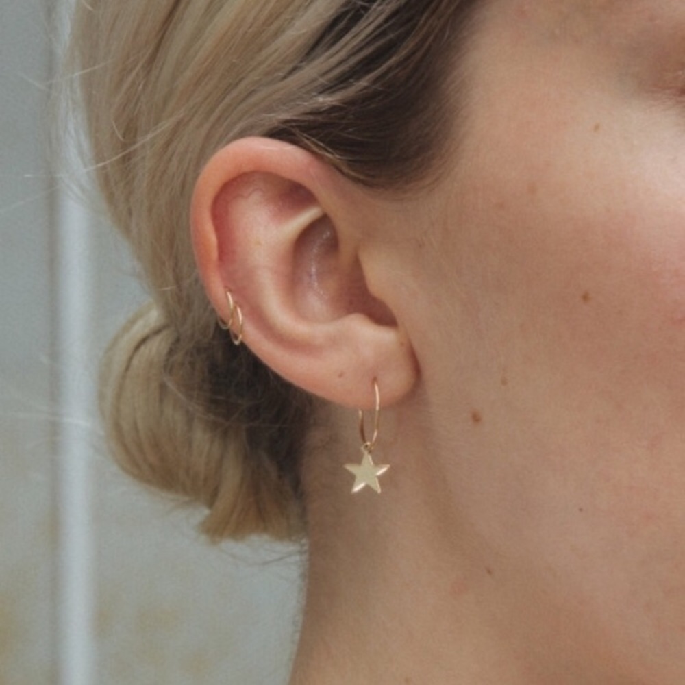 ๐ NEW Brandy Melville Gold Star Charm Earrings - Picture 1 of 2